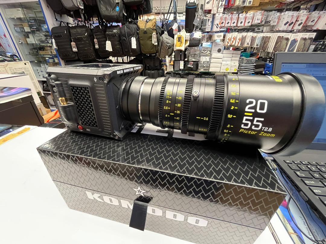 RED DIGITAL CINEMA KOMODO 6K Digital Cinema Camera W/Canon Mount Adapter EF-EOS
